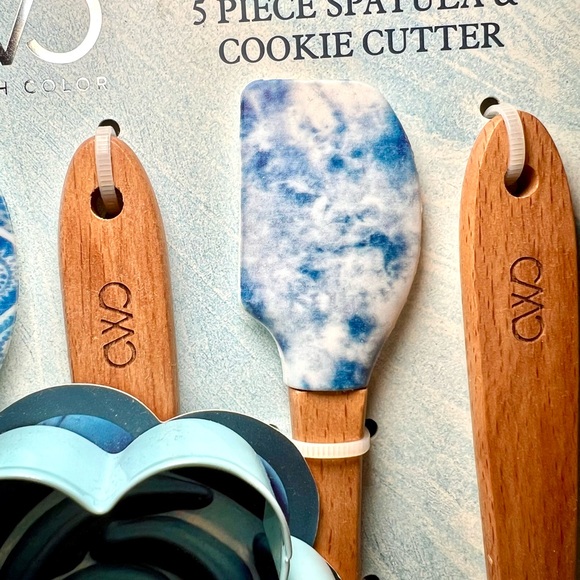 Set of 4 Mini IKAT Blue Silicone Spatulas + Blue Metal Flower Cookie Cutter - Picture 4 of 10
